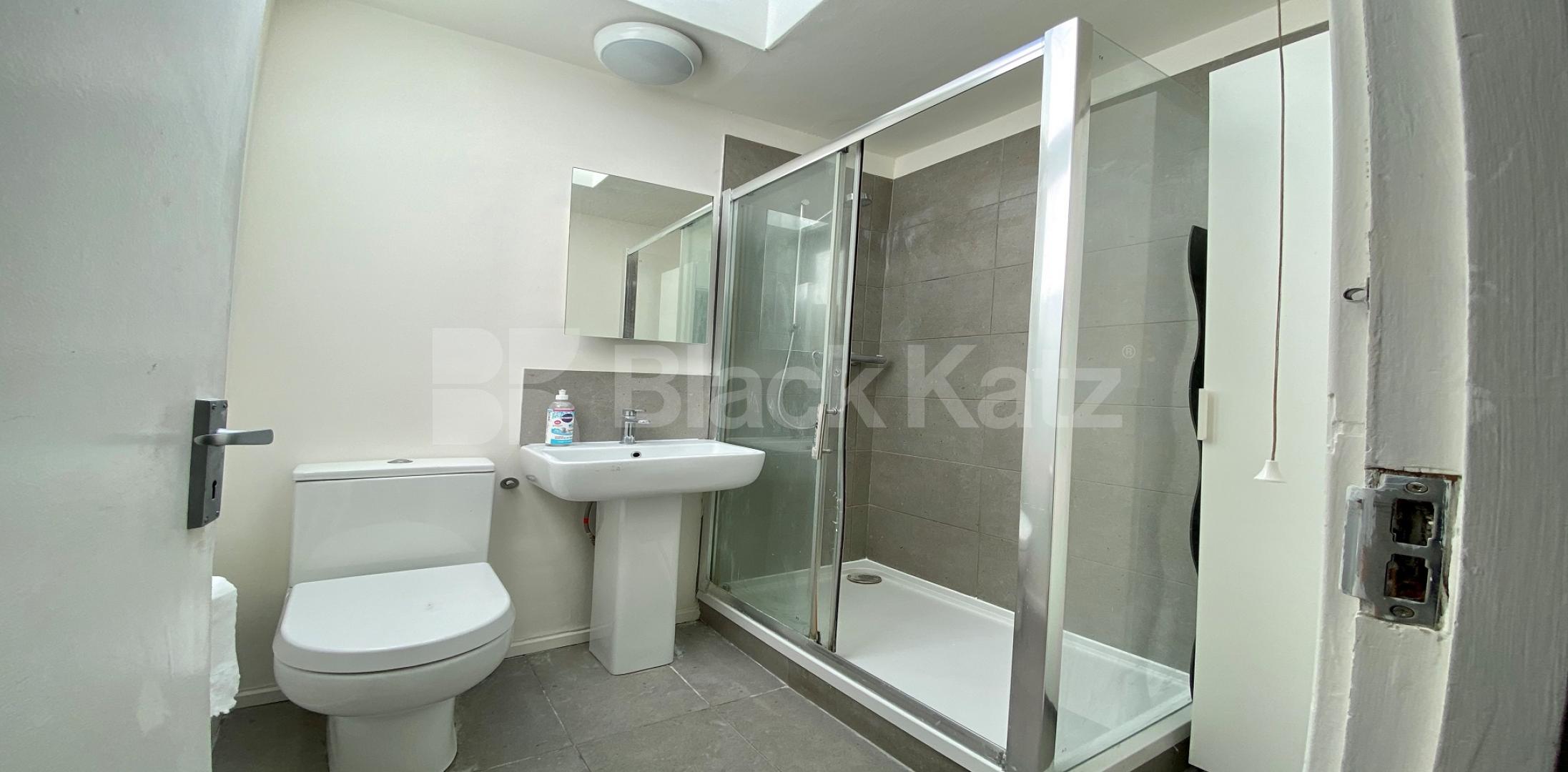 			LET , 4 Bedroom, 1 bath, 1 reception House			 Cottage Grove, Clapham North